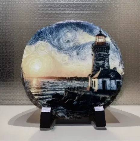 Tableau en ardoise ronde représentant un phare, Ocean Boxes - 15 cm de diamètre - Supports en plastique inclus