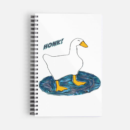 Cahier « Oie heureuse dans une flaque » Format : 14 cm x 21,5 cm Ligné Couverture brillante