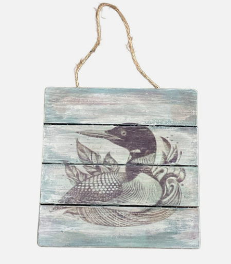 Petit panneau suspendu en bois représentant un huard